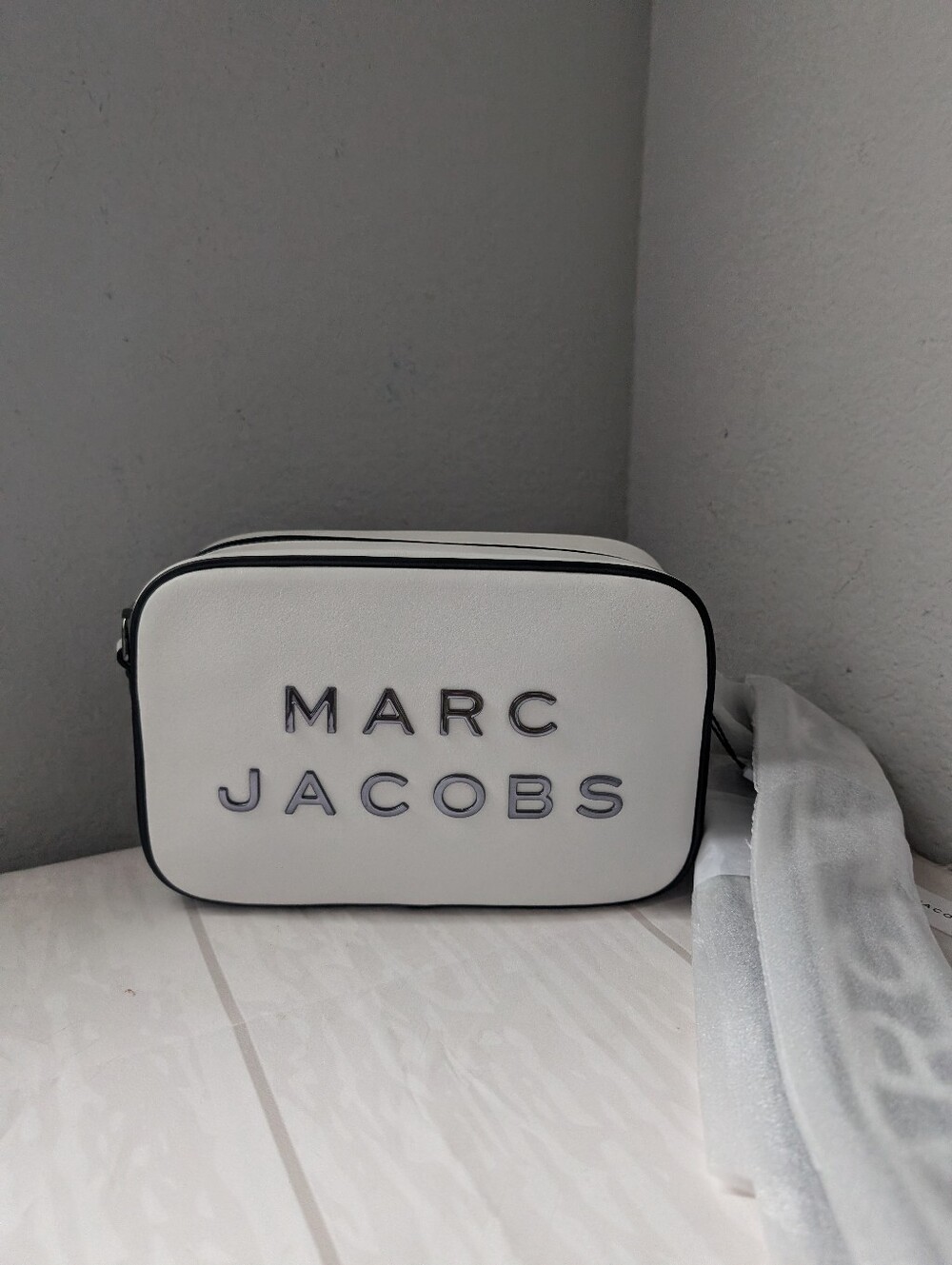 NWT Marc Jacobs Logo Two-Tone Leather Camera Bag